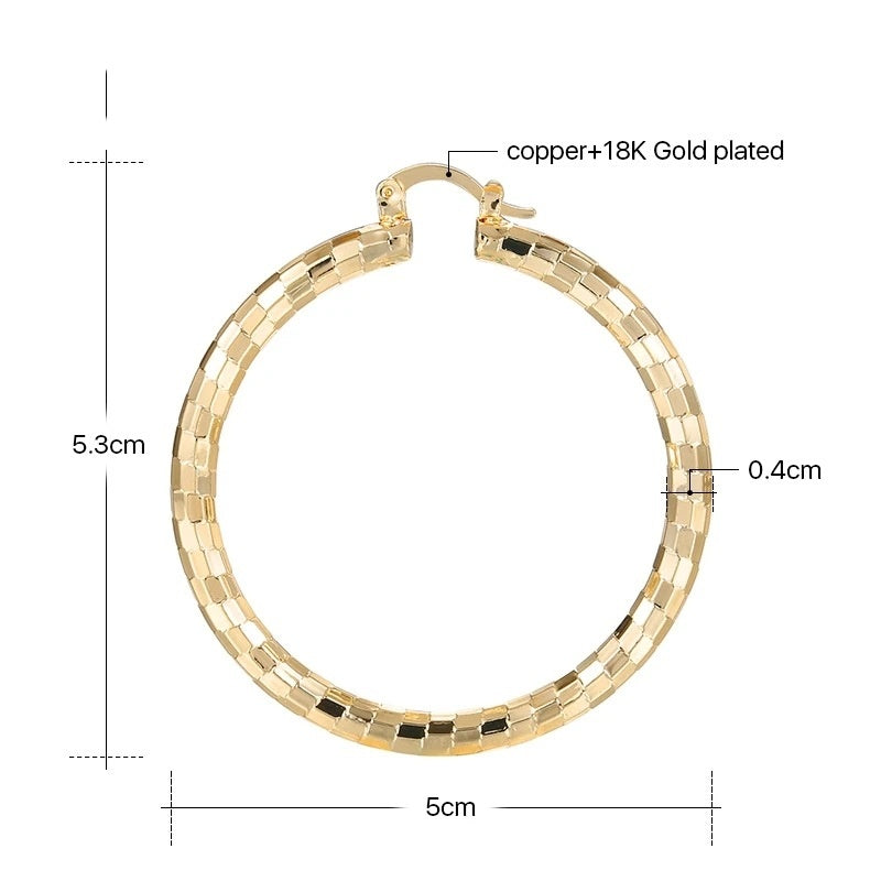 π Elegant Minimal Circle Design Earrings